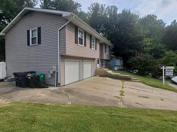 5th image of 10306 Queen Elizabeth Dr
