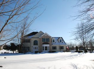 19 Pioneer Dr, Hillsborough, NJ 08844