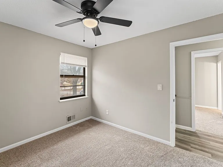 1100 SW Kingscross Rd — Photo 23