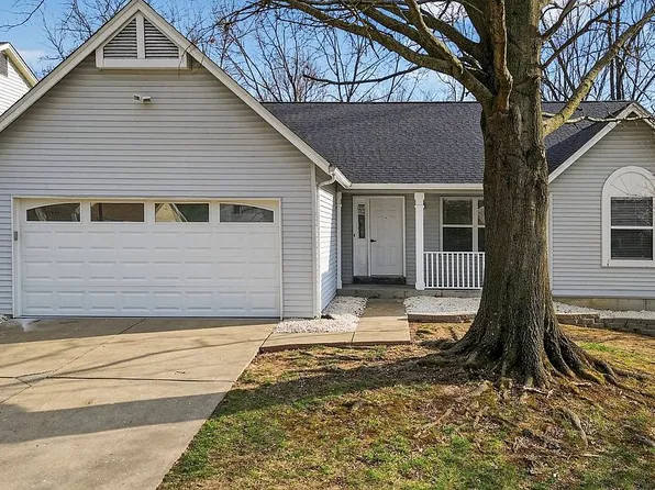 360 Misty Valley Dr, Saint Peters, MO 63376