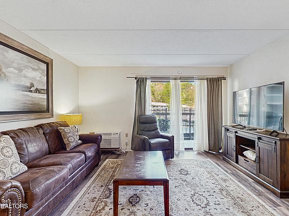 4th image of 306 Baskins Creek Rd #105
