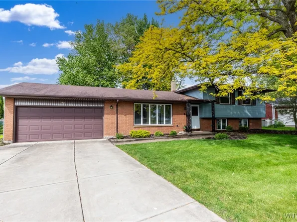 24 Glenbourne Ct, Williamsville, NY 14221