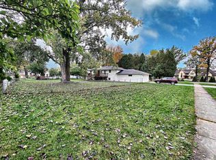 1325 Fox River Dr, De Pere, WI 54115
