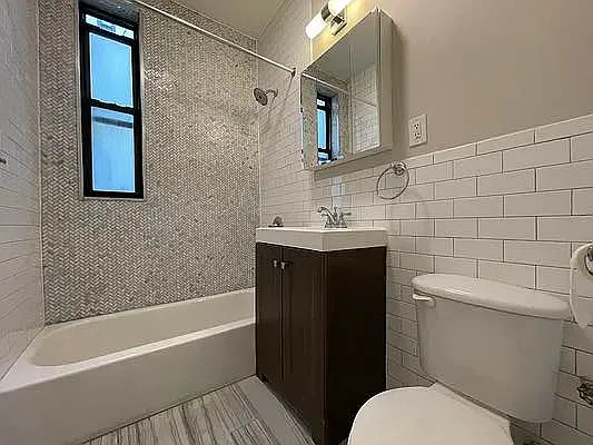 Rented by Hillel Realty Group | media 16