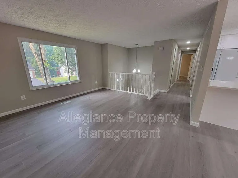 7598 Springfield Hills Dr — Photo 14