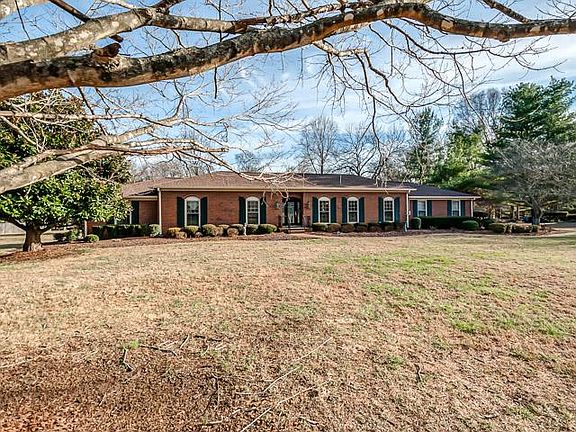2nd image of 2210 Creekside Ln