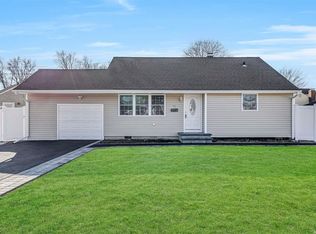 192 Westwood Dr, Brentwood, NY 11717