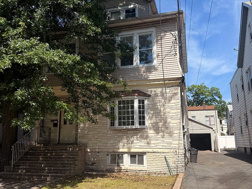 1st image of 381 Leslie St #1