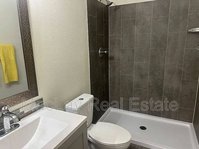2118 E Center Ln #1 — Photo 8