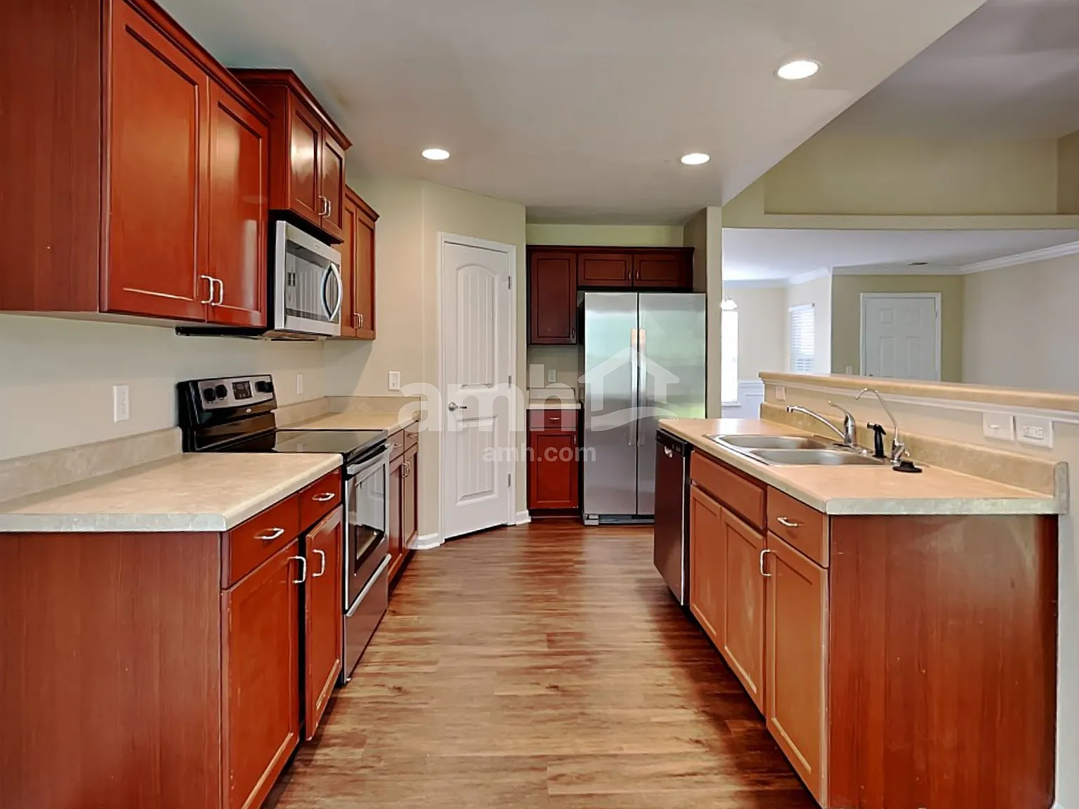 4 bed, 2.0 bath, 2015 sqft, $2,365 — Photo 3