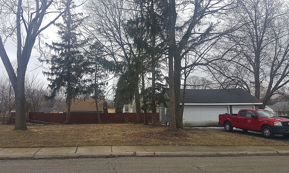 2nd image of 0 Pine St