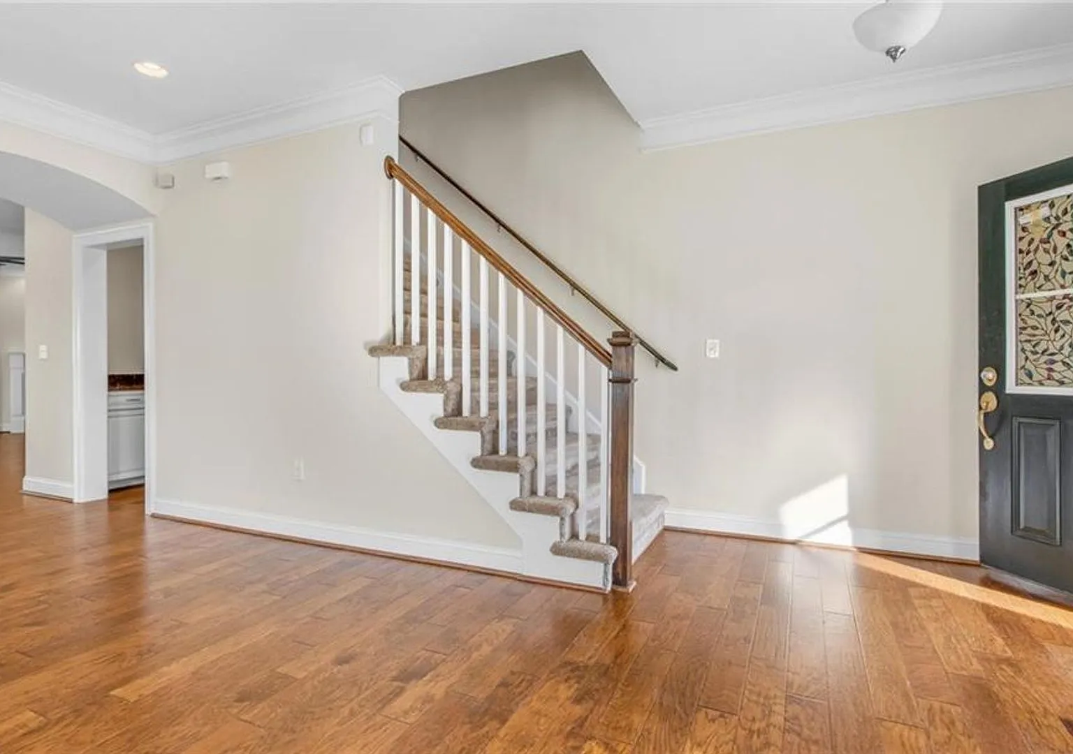 6 Bedroom 3 Bath home with over 3400sqft in Suffolk. Available 10/1 — Photo 3