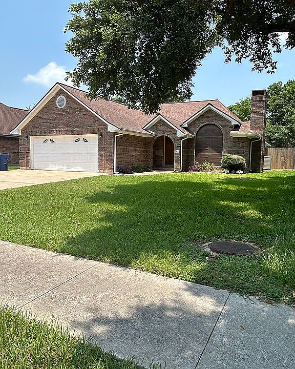 39 Alexander Ct., Angleton