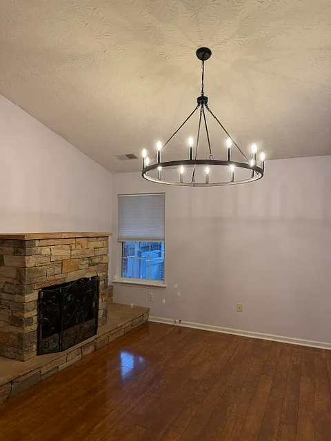 3 bed, 1573 sqft, $2,100 — Photo 3
