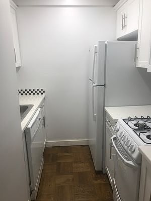 5th image of 204 E 77th St APT 2D