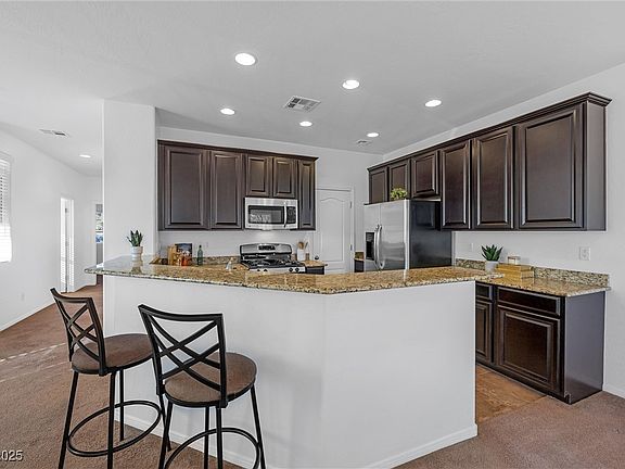 3rd image of 8322 Rygate Ave