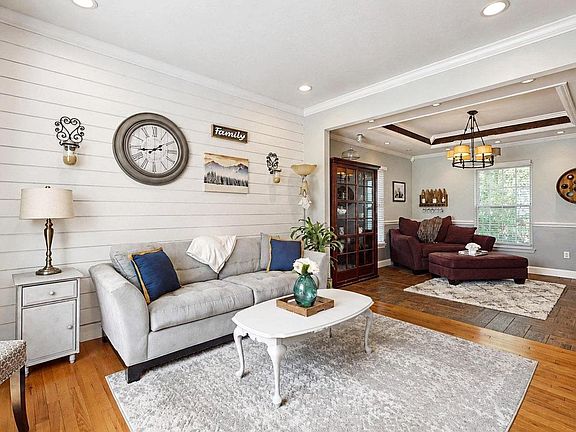 3rd image of 45 Weeping Willow Cir