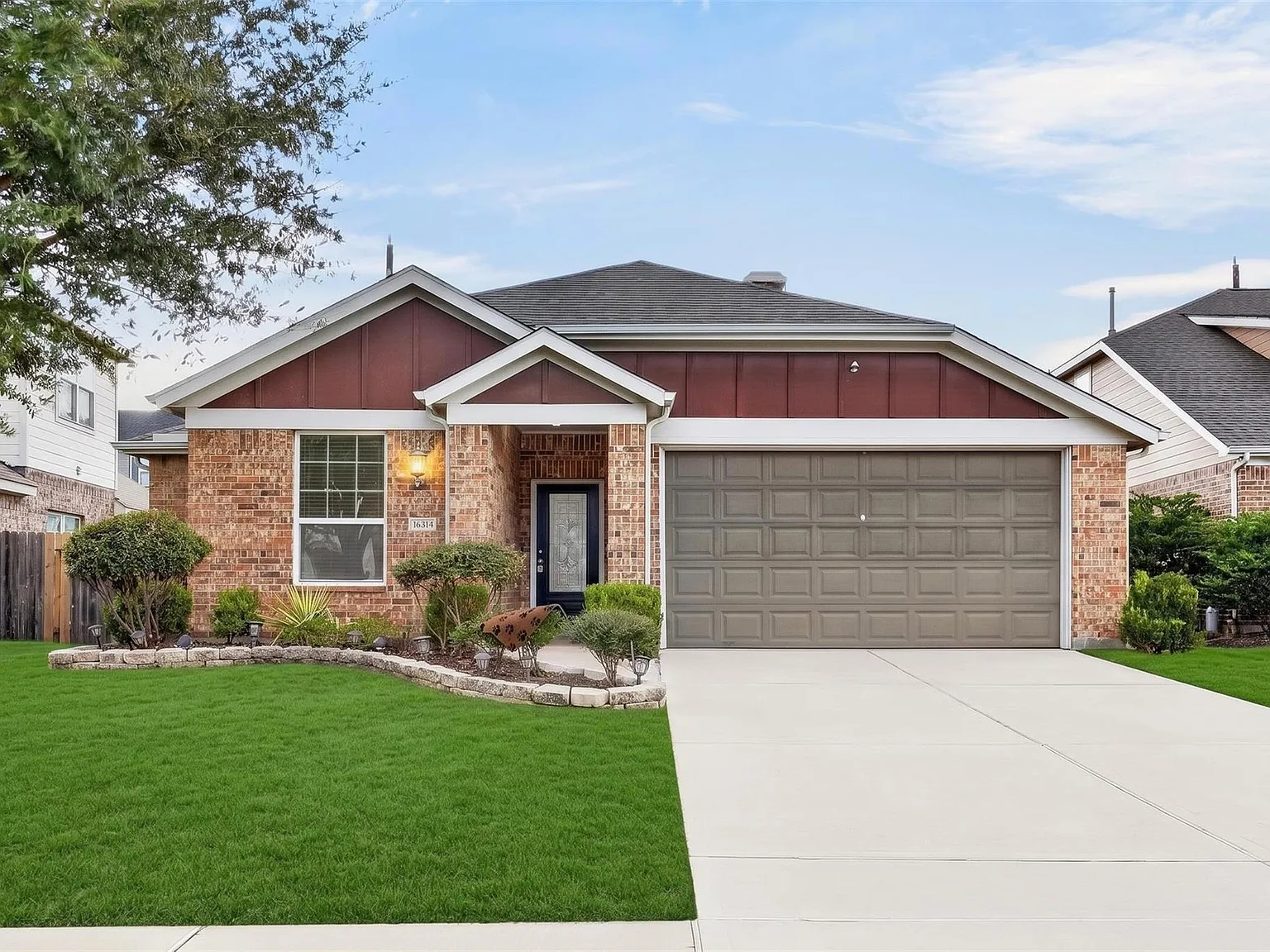 3 bed, 2.0 bath, 1631 sqft, $2,150 — Photo 2