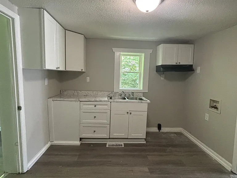 4009 Grasselli Ave SW — Photo 8