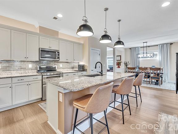 3rd image of 6243 Scuttle Ln