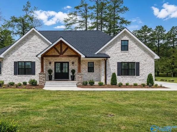 225 Garden Gate Cir, Crossville, AL 35962