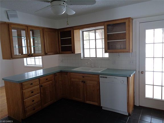 4th image of 22598 Bard Ave