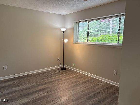 3rd image of 533 Pine Ridge Pl