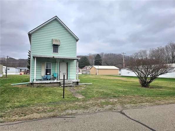 2660 S Lawn Ave, Coshocton, OH 43812