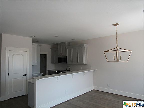 4th image of 404 W Crestwood Dr #A
