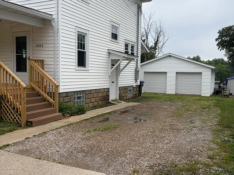 1051 Lindsay Ave — Photo 14