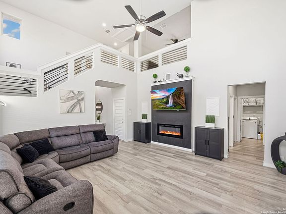 4th image of 1016 Highland Vista
