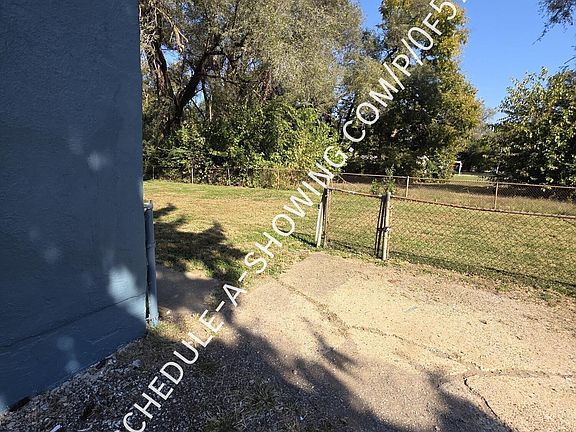 3rd image of 1641 E Melrose St