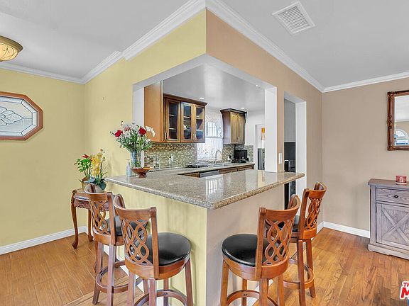 5th image of 2116 W 107th St
