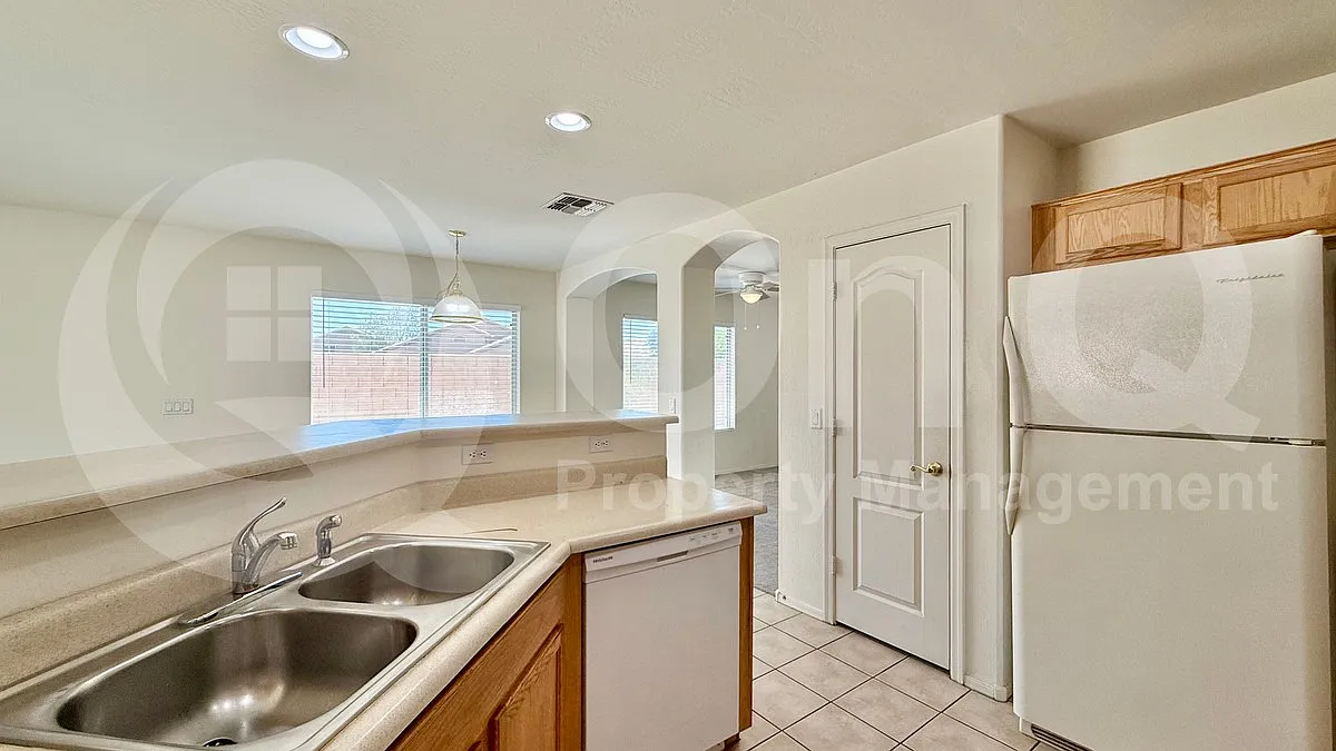 4 bed, 2.0 bath, 1635 sqft, $1,799 — Photo 3