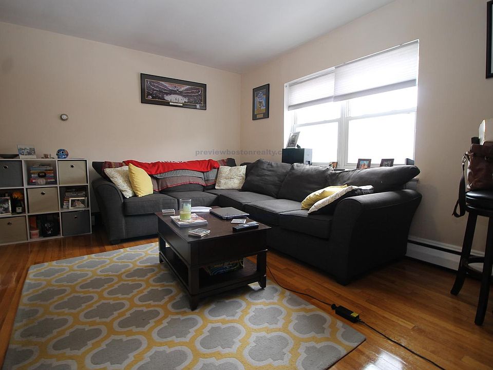 2nd image of 69 Chiswick Rd #T10