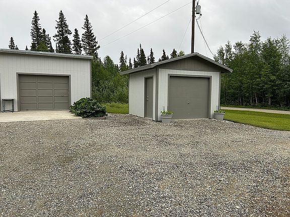 3rd image of 4991 Terri Ln