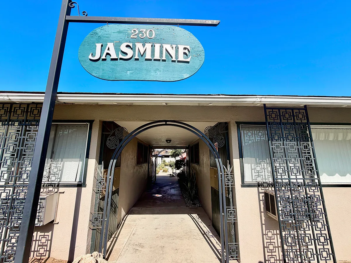 Building Photo - 230 S Del Mar Ave