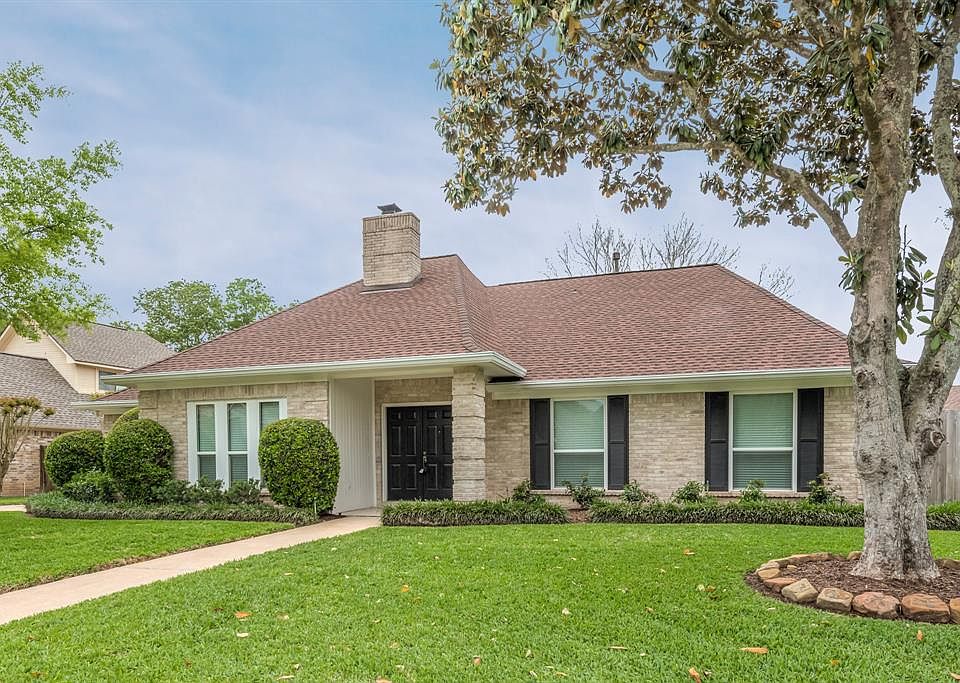 1st image of 2914 Glenn Lakes Ln
