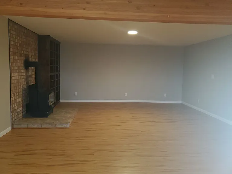 990 Mountain View Rd — Photo 5