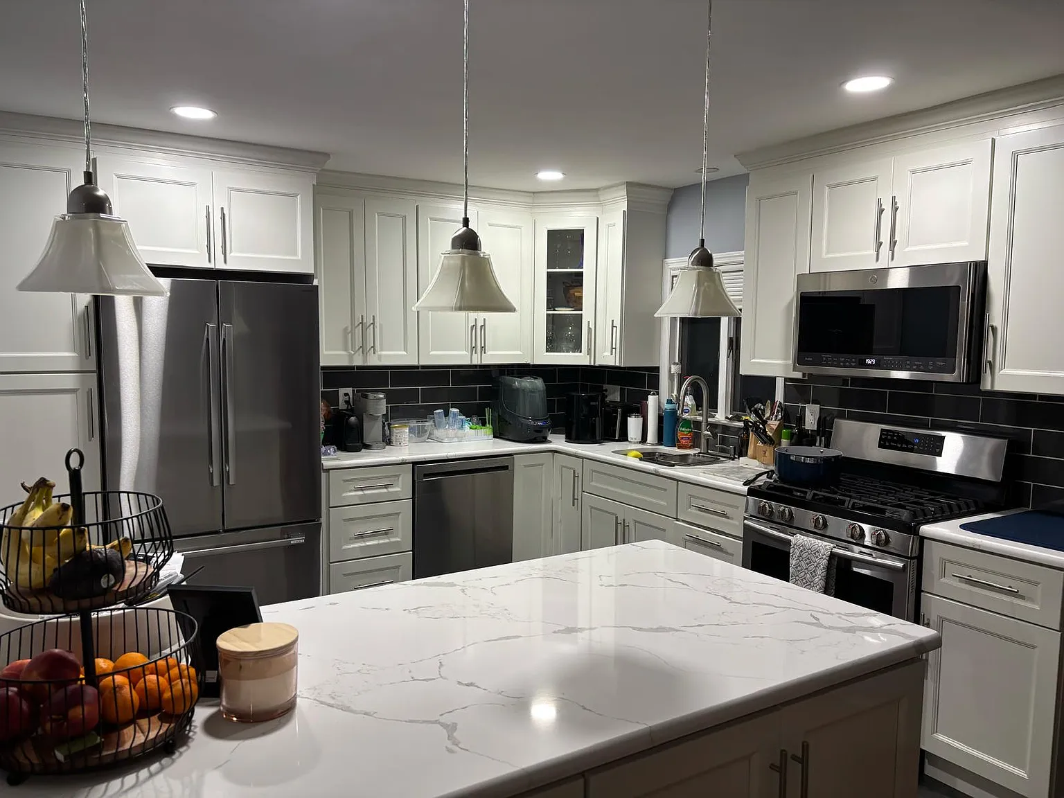 4 bed, 2.5 bath, 2000 sqft, $5,250 — Photo 1