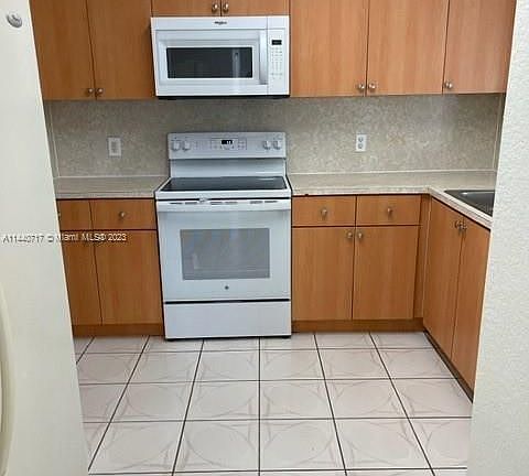 2nd image of 9300 Fontainebleau Blvd #E312