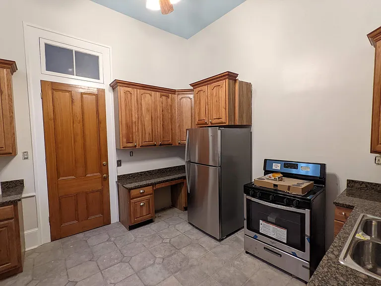 2831 Saint Thomas St — Photo 12