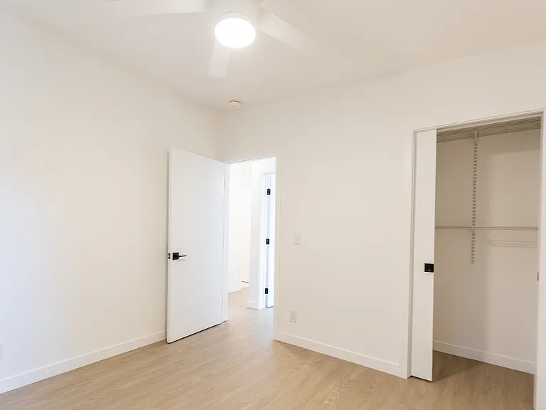 4084 Redwood Ave #9 — Photo 11