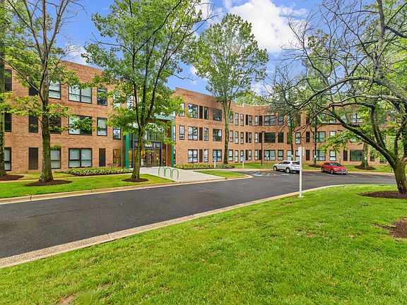 2nd image of 1801 N Beauregard St #231