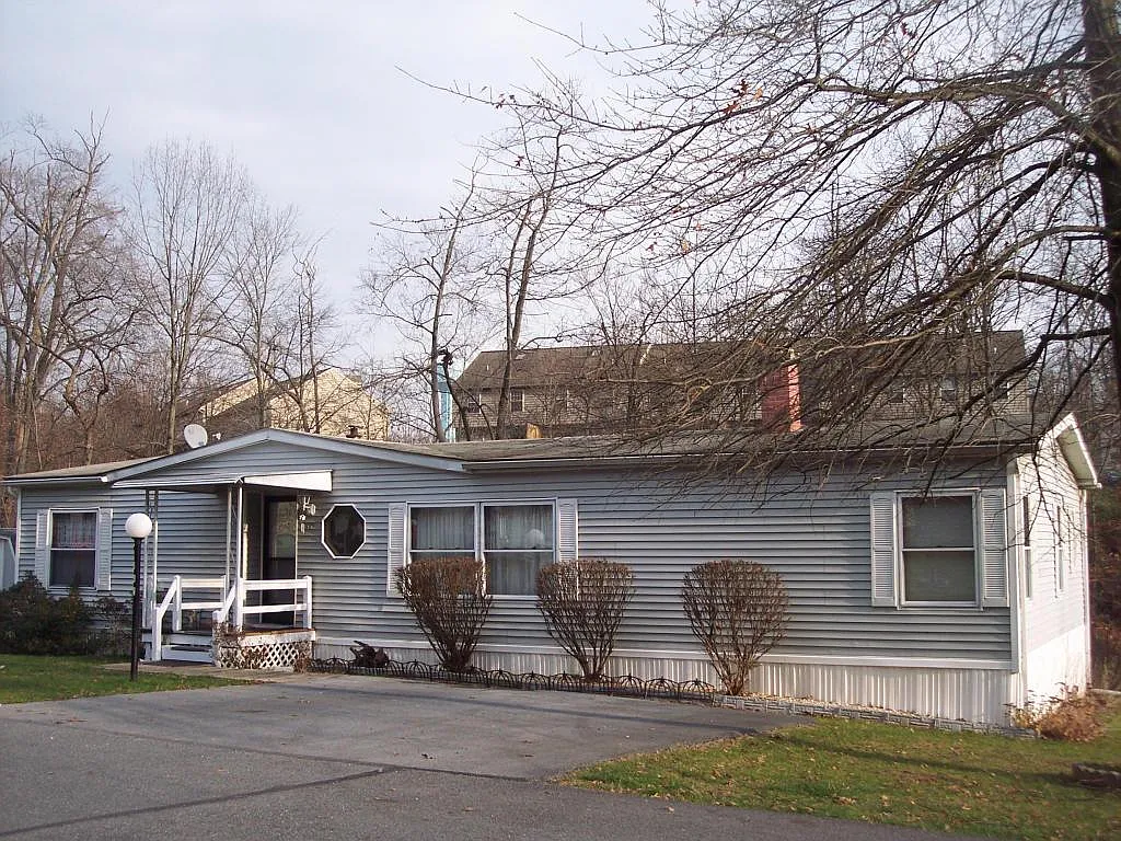 142 Sun Valley Rd photo 1