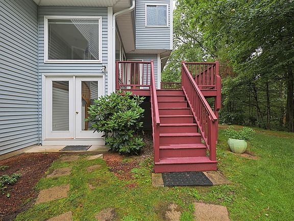 2nd image of 3101 Maple Brook Rd