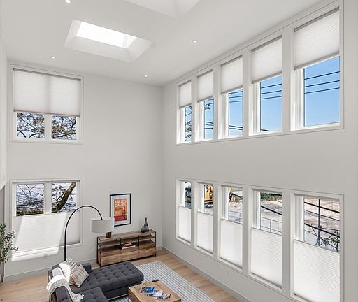 5th image of 17 Smith Pl