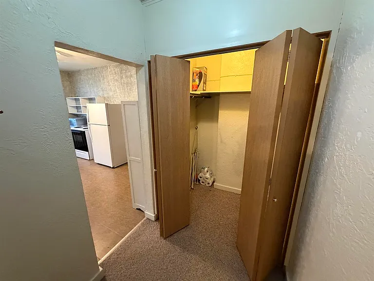 306 W 2nd St — Photo 7