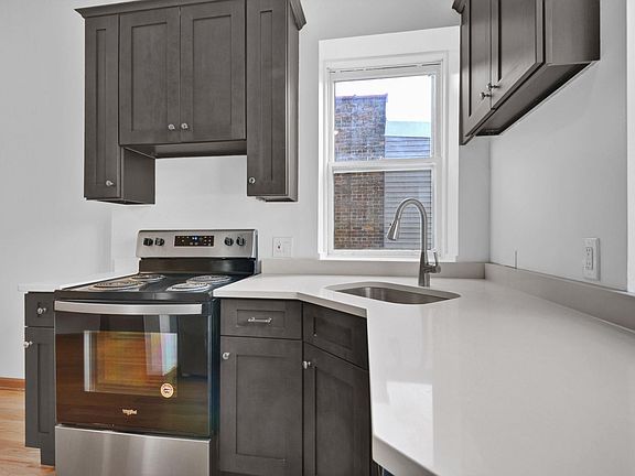5th image of 611 W Briar Pl APT 201