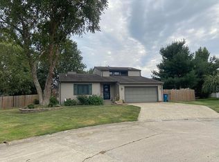 705 W Julie Ct, Robinson, IL 62454